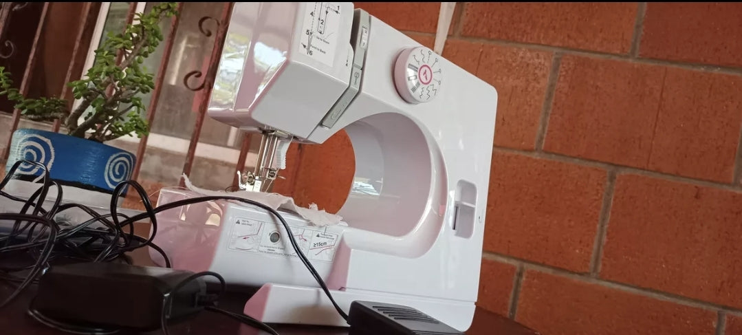 Máquina de coser MINI