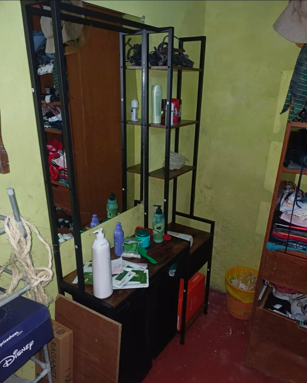 Closet ropero con cesto