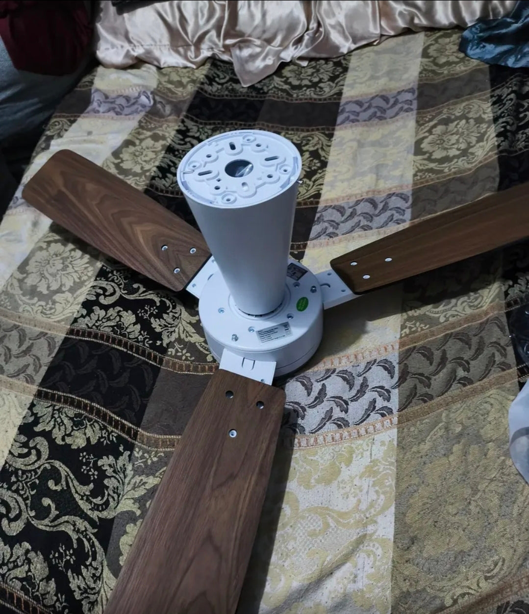 Ventilador De Techo 42" Aspas De Doble Acabado, 6 Velocidades, 3 Tonos De Luz