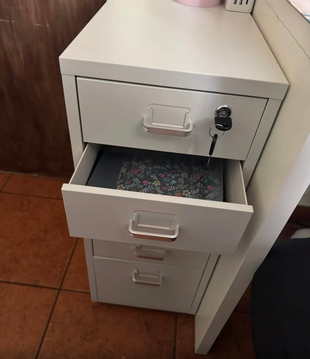 Archivero Metálico 5 Gavetas Para Oficina con Ruedas