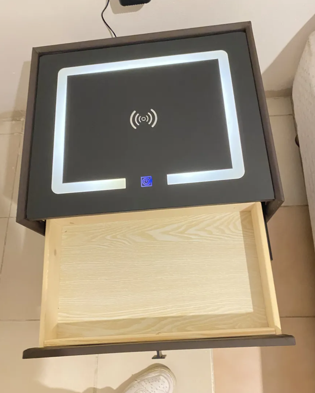 Mesa de noche buró inteligente