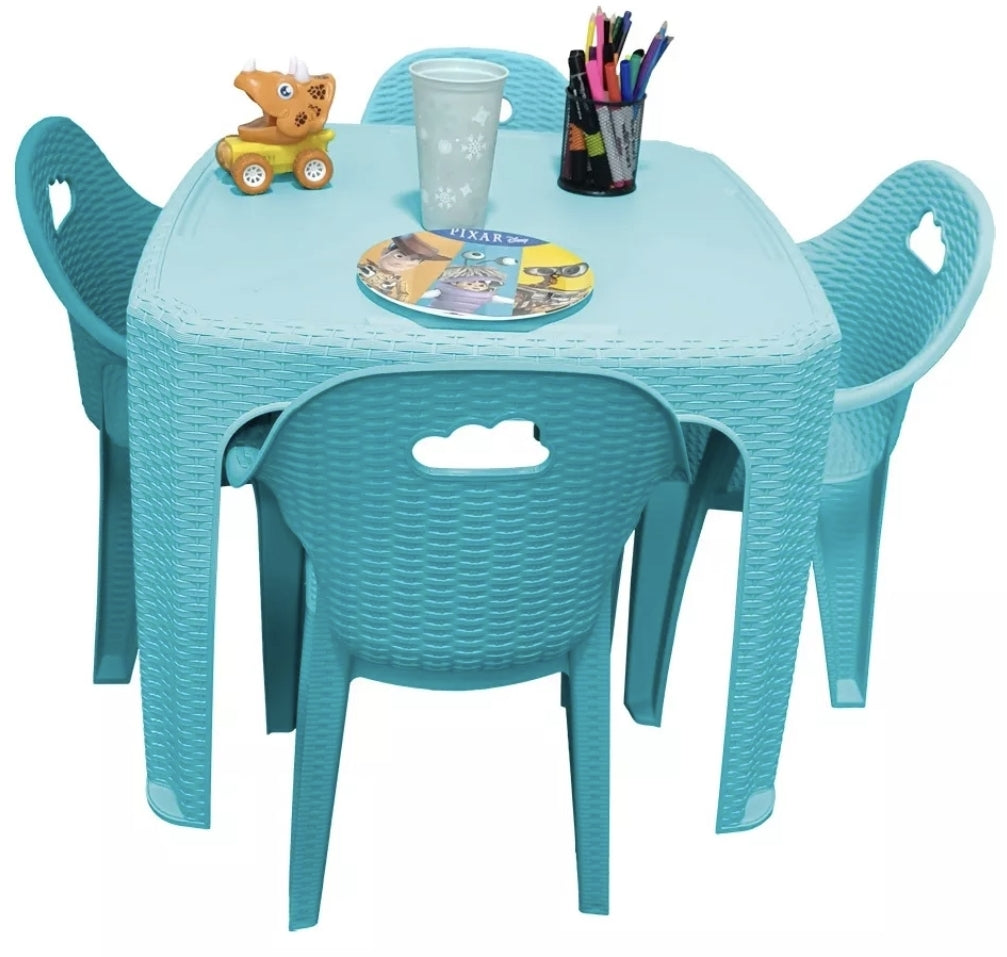 Mesa infantil con sillas tipo Ratan