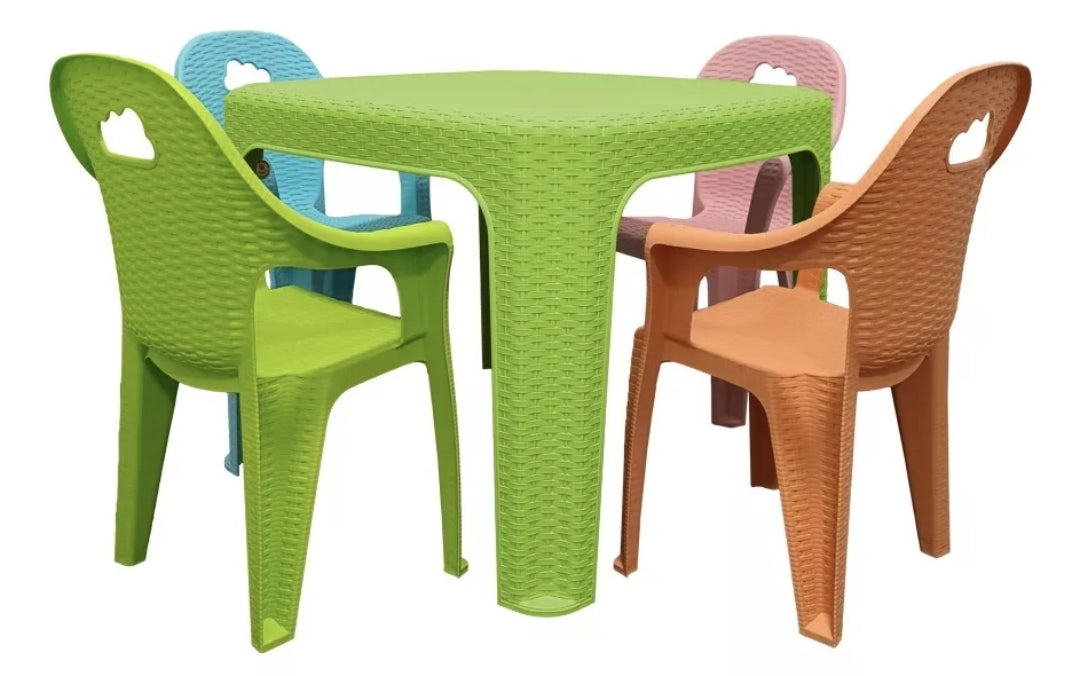 Mesa infantil con sillas tipo Ratan
