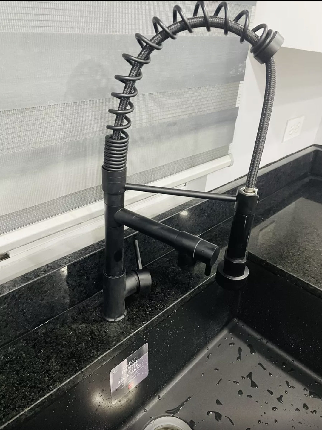 Grifo mono mando con llave flexible de acero inoxidable