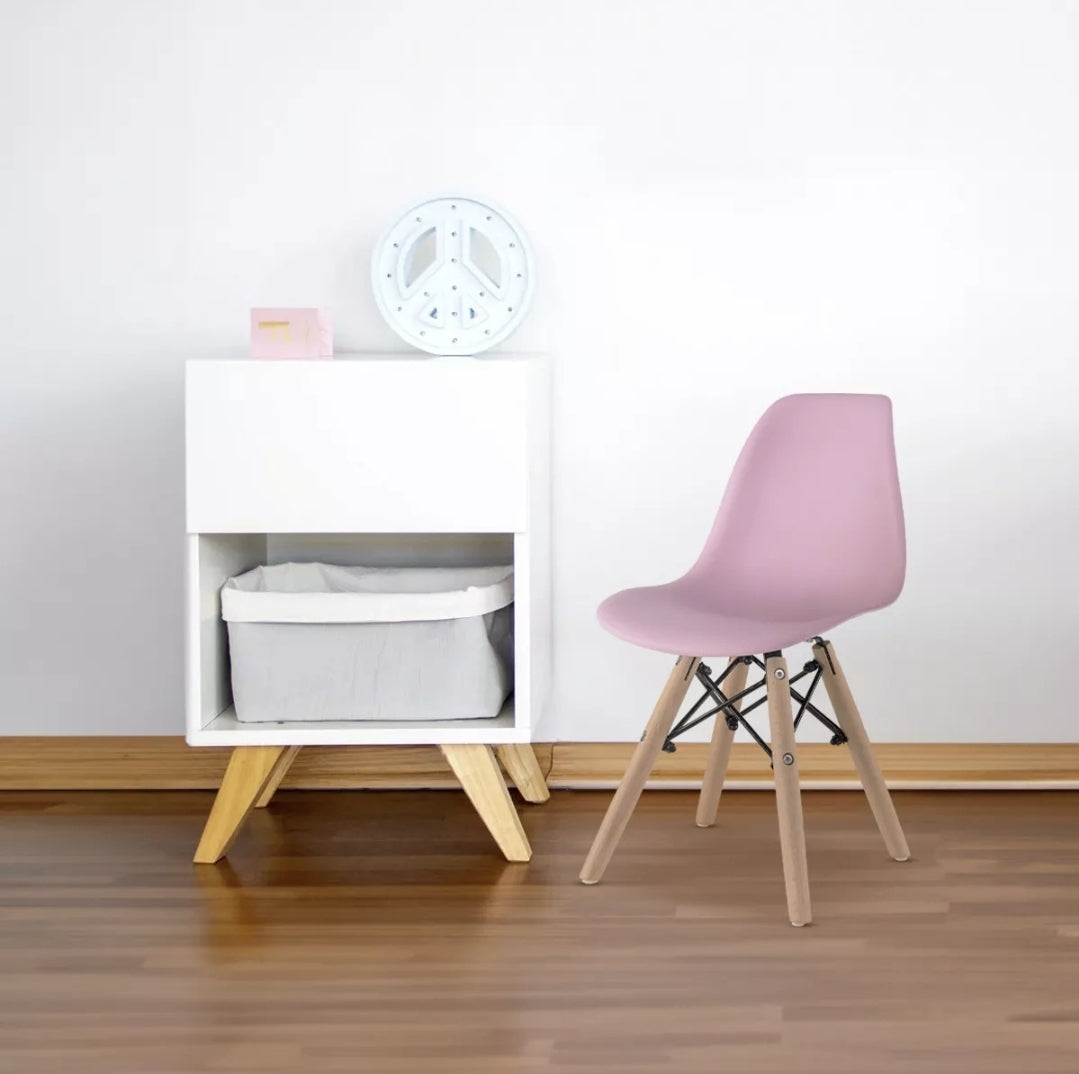 Set 4 sillas eames etapa PREESCOLAR