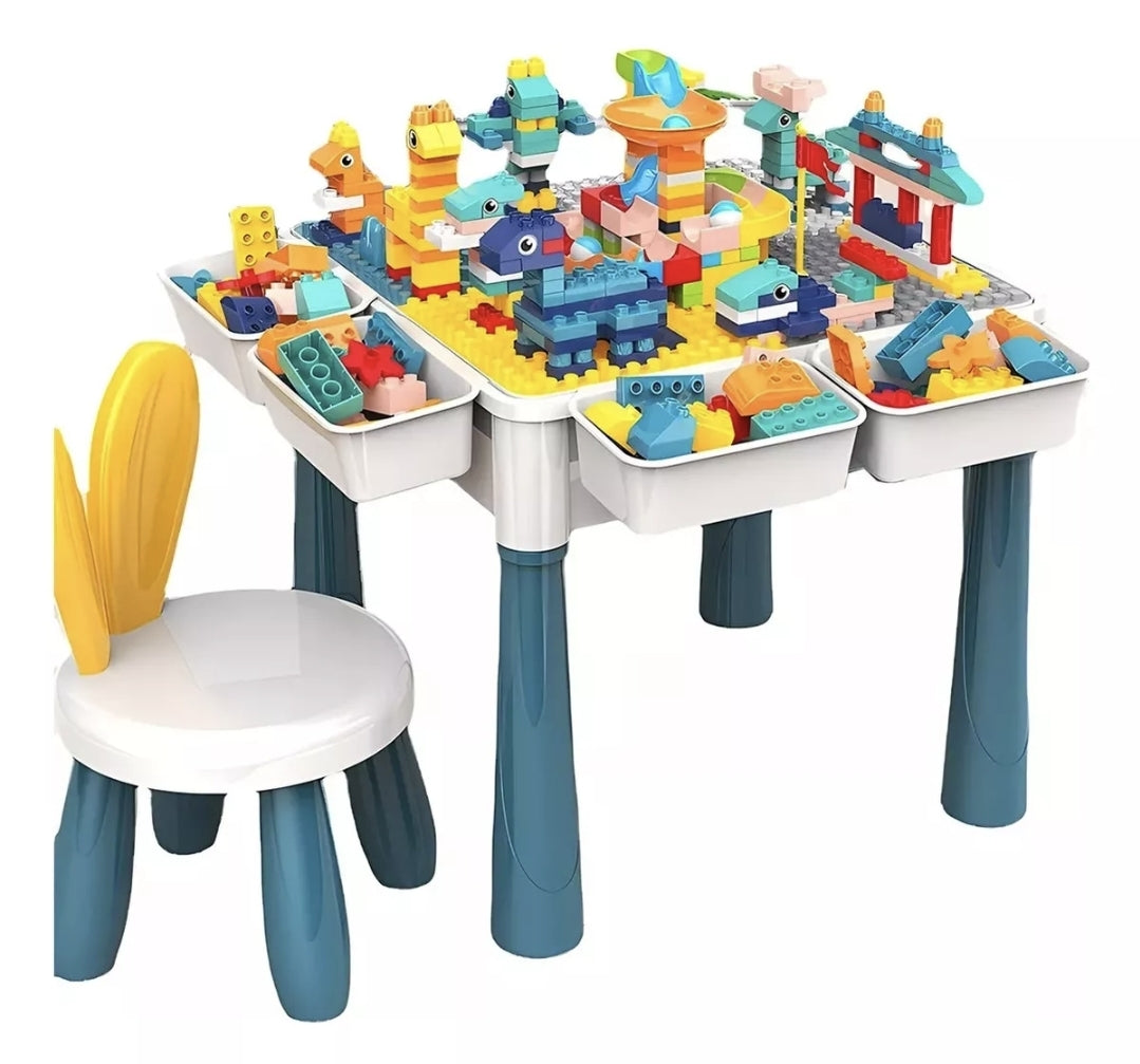 Mesa de juegos y bloques con silla y bloques