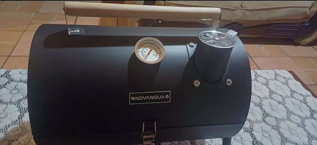 Mini asador portátil con termómetro y chimenea