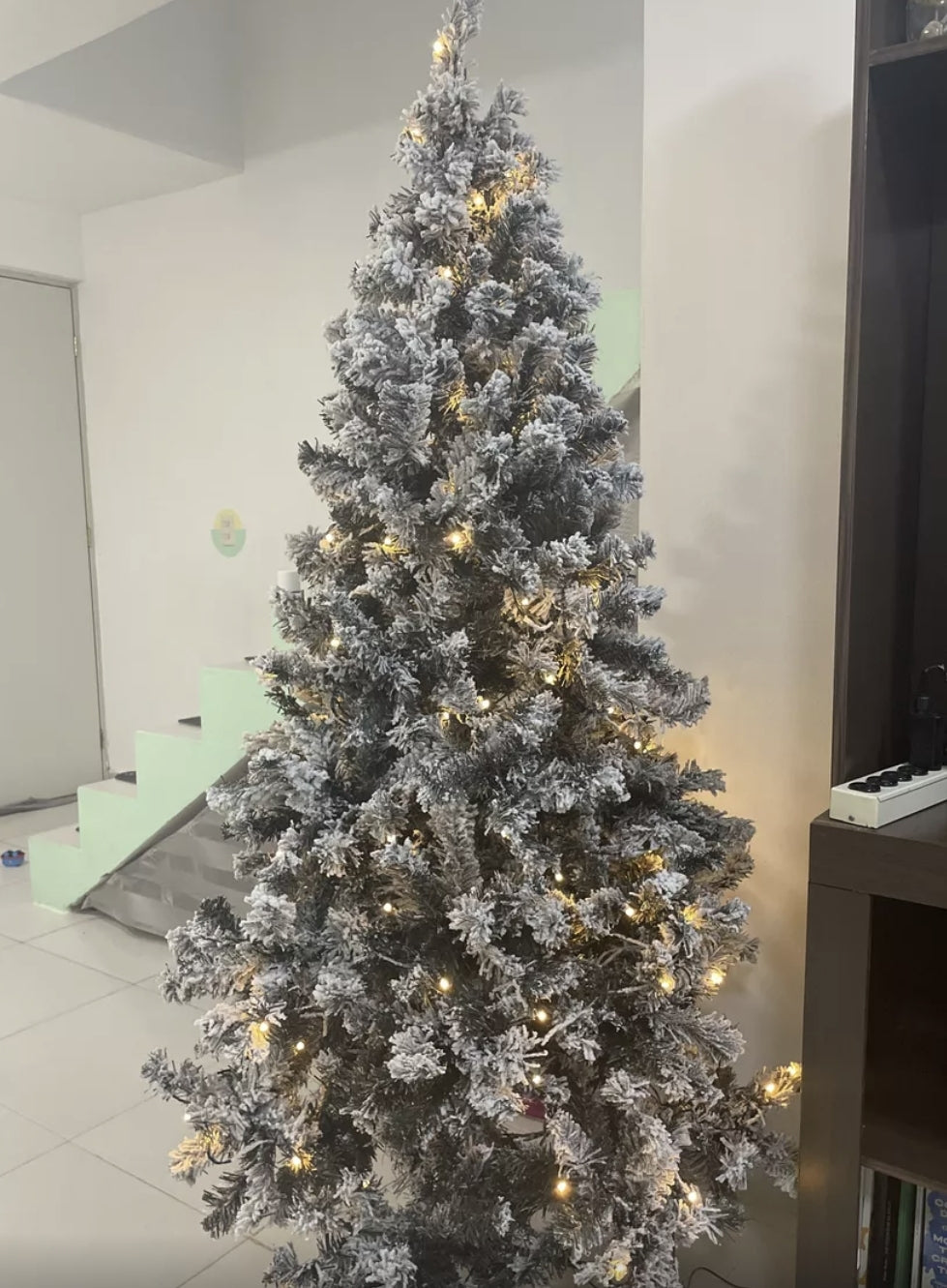 Árbol de Navidad Nevado 180cm 600 ramas  con luz Led