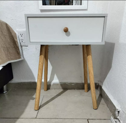 Mesita con cajón estilo minimalista