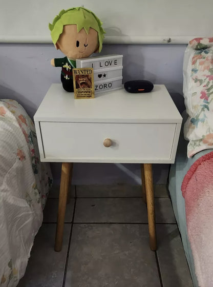 Mesita con cajón estilo minimalista