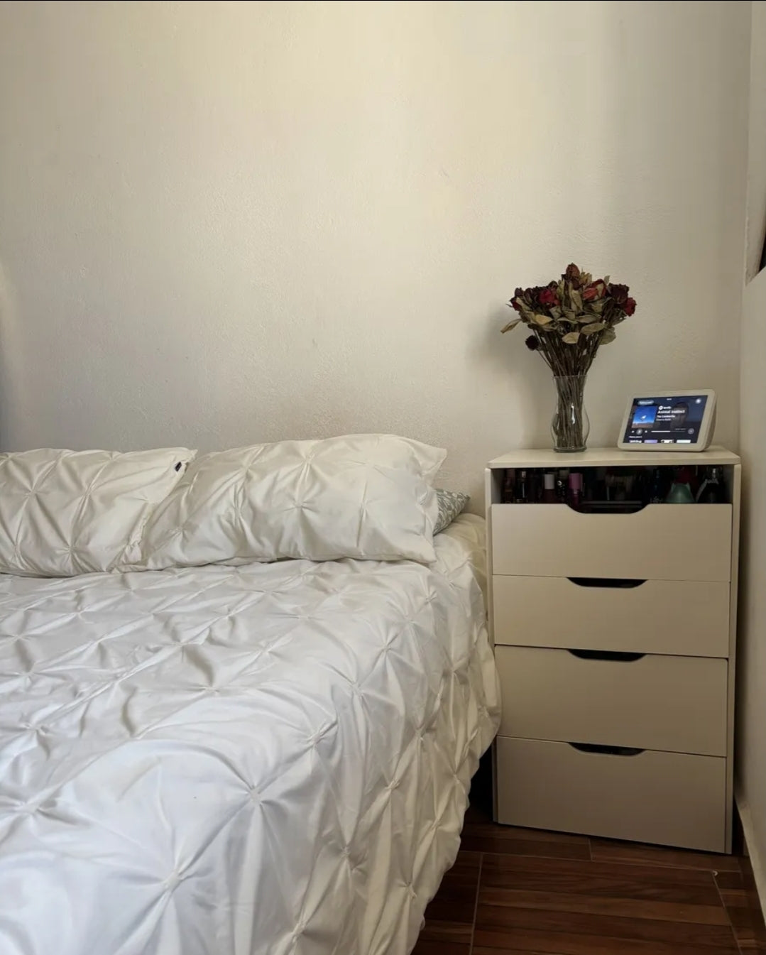 Buró tocador con espejo LED y banco oculto 4 cajones