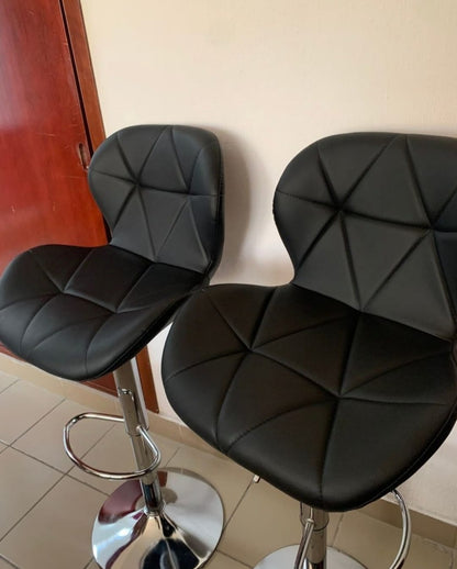 4 bancos con respaldo acolchados