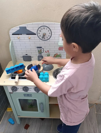 Cocinita de madera verde infantil