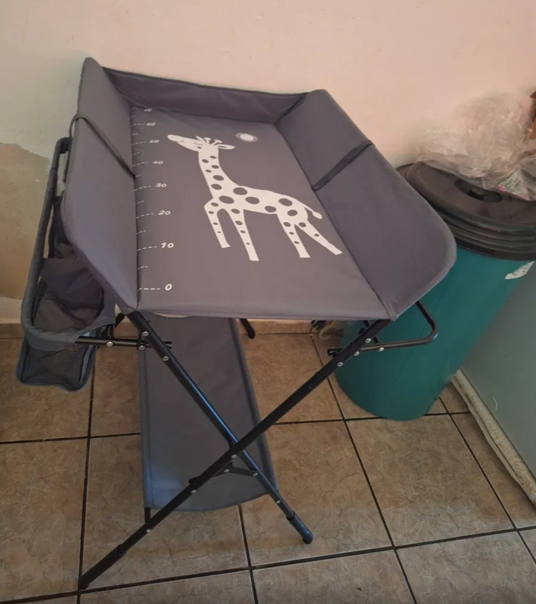 Cambiador plegable con estante organizador GRIS