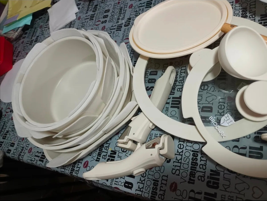 Batería Brodark 23 piezas Rosa/Blanco antiadherente con mangos desmontables