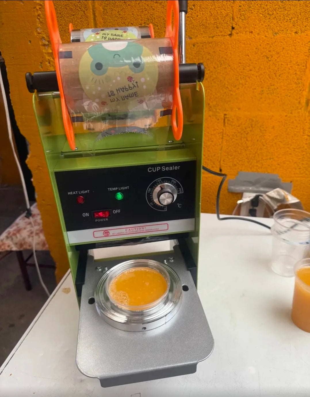 Maquina selladora manual de vasos