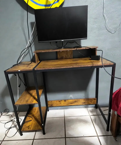 Escritorio para computadora con estante ajustable