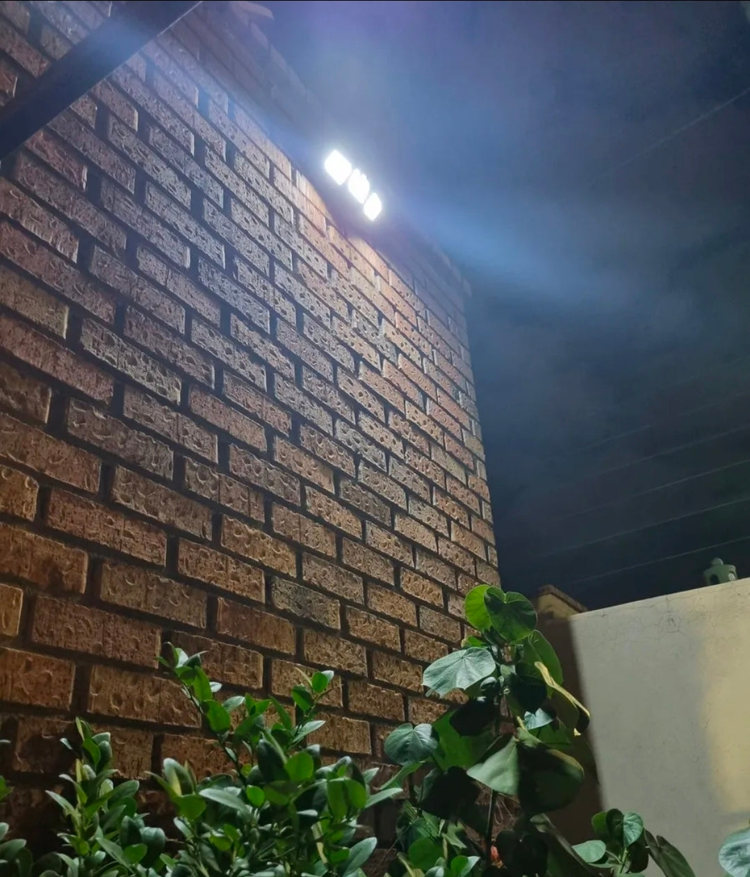 2 Lamparas solares con 3 cabezales / sensor de movimiento 108 Leds