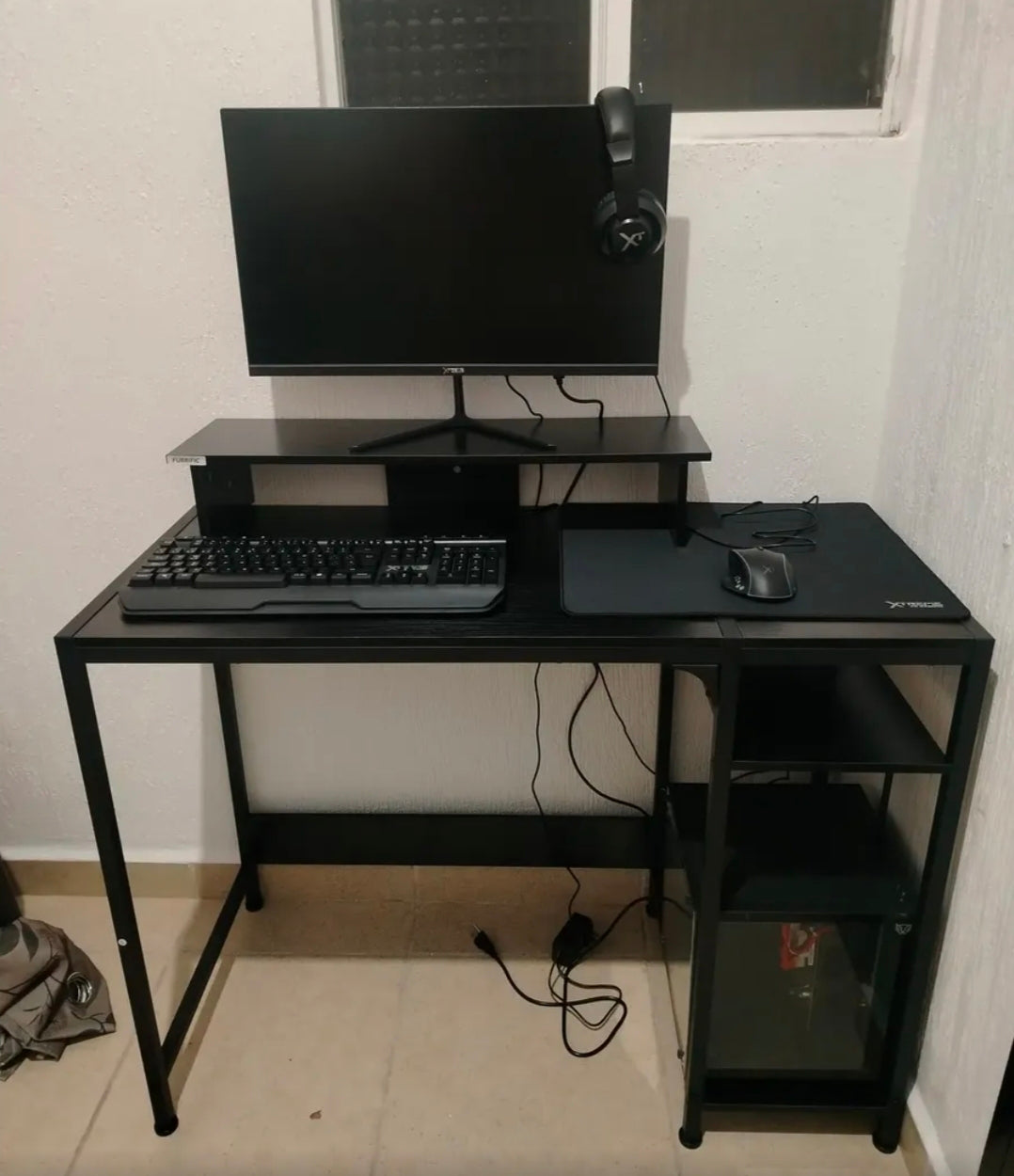 Escritorio para computadora ajustable