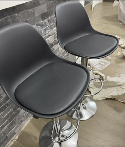 2 bancos modelo Tulip con asiento acolchado