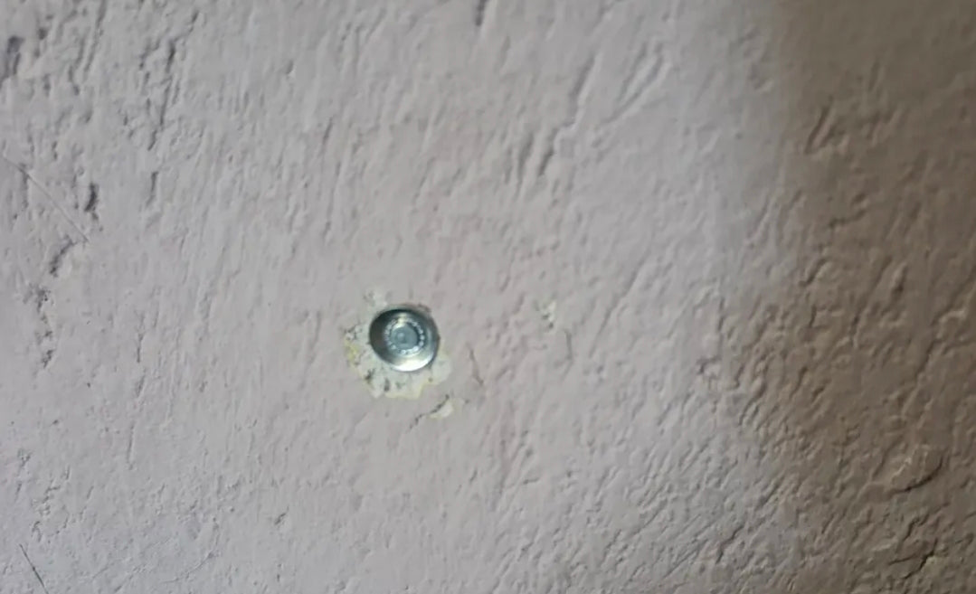 Pistola de clavos portátil