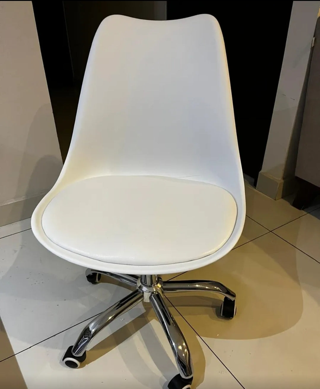 Set 3 sillas eames ejecutivas con rueditas