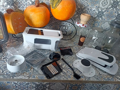 Rallador cortador multifuncional  13 en 1 con contenedor y espiralizador ajustable