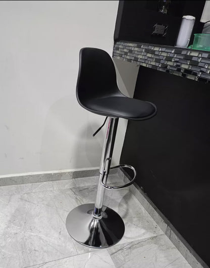4 bancos modelo Tulip con asiento acolchado