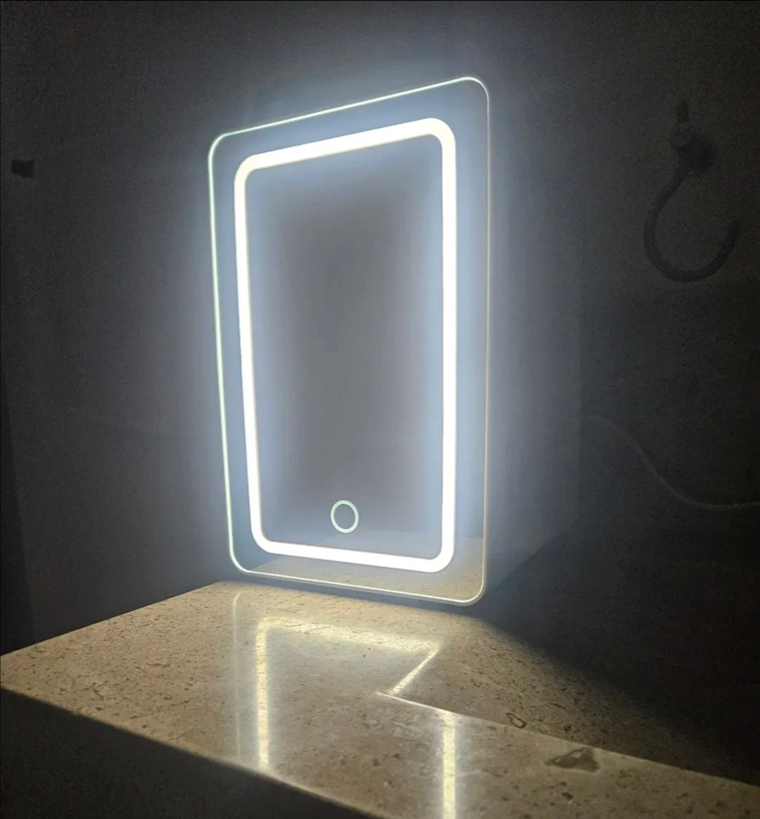 Mini Refrigerador Con Espejo Led Capacidad De 4 L