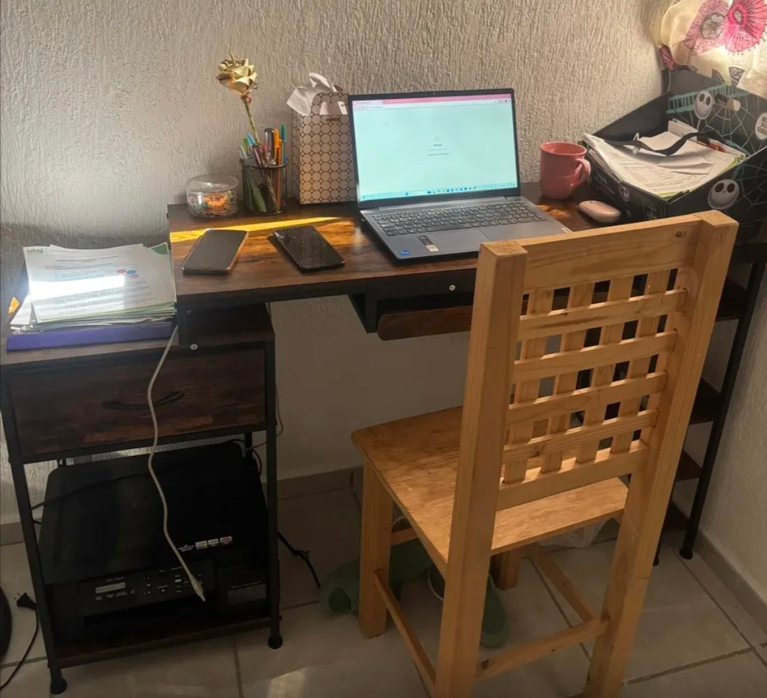 Escritorio moderno para consola
