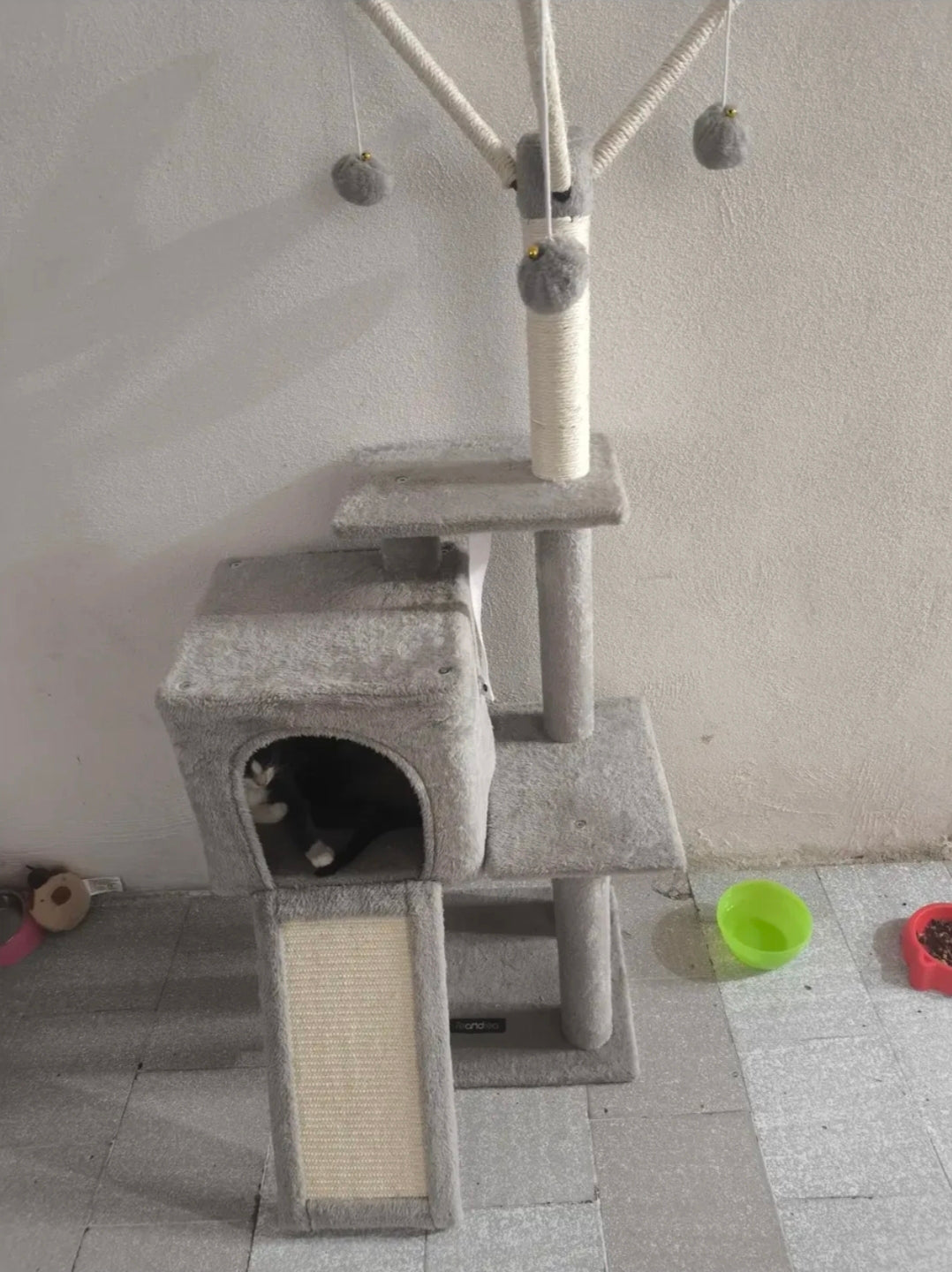 Árbol Para Gatos Con 3 Postes Y Cueva Color Gris Claro