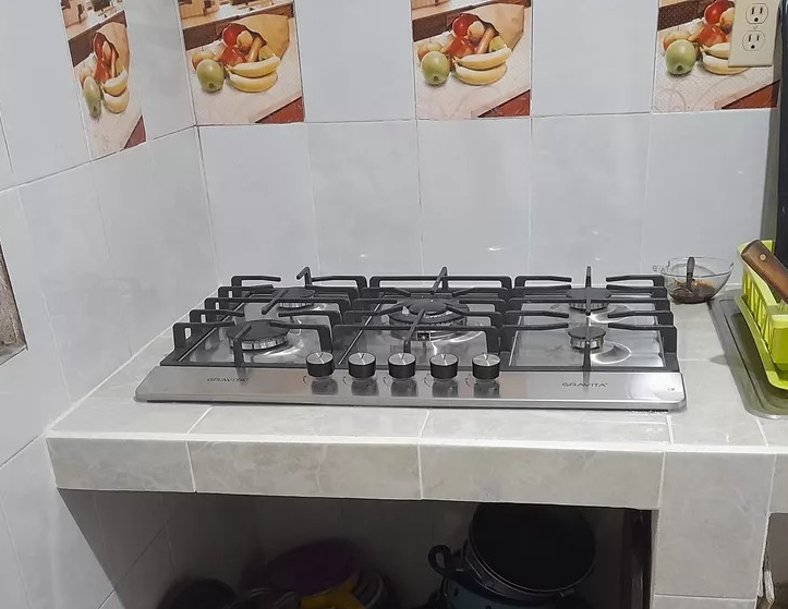 PARRILLA EMPOTRABLE 5 QUEMADORES GRAVITA